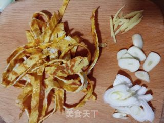 蝦仁菌湯的做法步驟：3