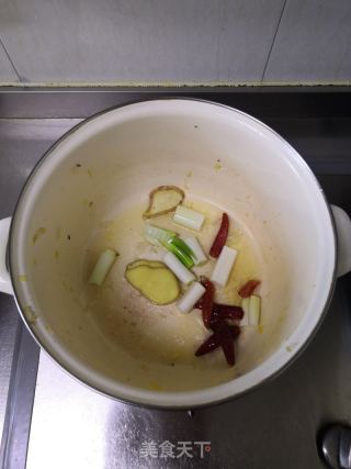 酸菜粉條燉排骨的做法步驟：12