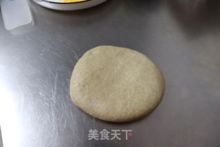 金槍魚臘腸粗糧披薩的做法步驟：8