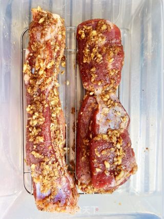 蒜香黑胡椒咸豬肉的做法步驟：4