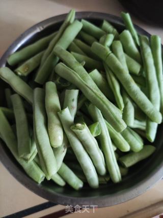 四季豆醬燜龍骨的做法步驟：2