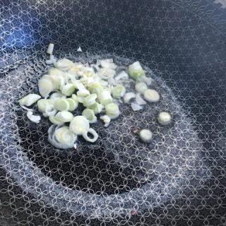 肘花火腿炒意面的做法步驟：6