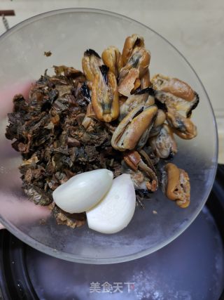 菜干咸骨粥的做法步驟：5