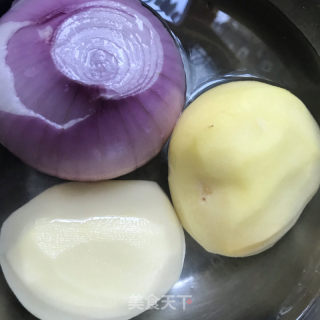 咖喱牛肉土豆蓋飯的做法步驟：3