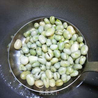 韭菜炒蠶豆的做法步驟：3