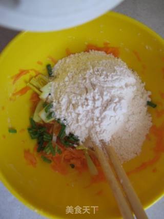 胡蘿卜絲薄餅的做法步驟：4