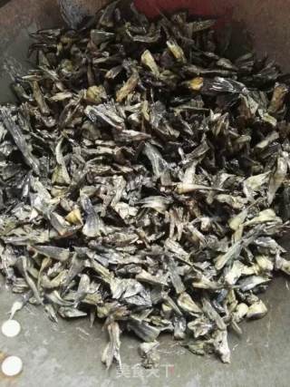 青椒炒干巴菌的做法步驟：6