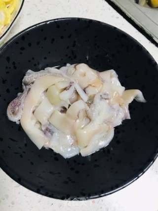 魷魚炒意面的做法步驟：2