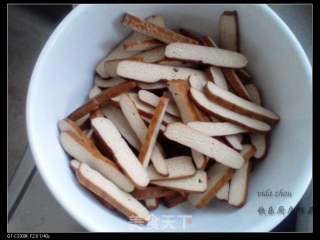 香干燒西芹的做法步驟：2
