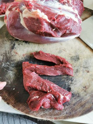 風(fēng)吹手撕牛肉干的做法步驟：2