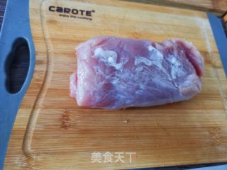 糖醋里脊的做法步驟：1