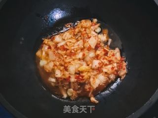 辣白菜豆腐湯的做法步驟：3