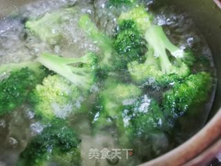 番茄小龍蝦意面的做法步驟：3