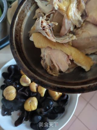 黑木耳板栗蒸咸雞的做法步驟：6