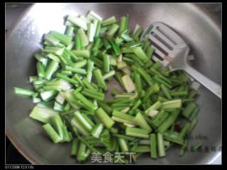 香干燒西芹的做法步驟：3