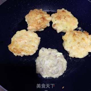 香煎蝦餅的做法步驟：4