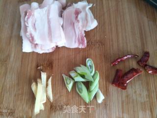 五花肉燉粉條的做法步驟：2