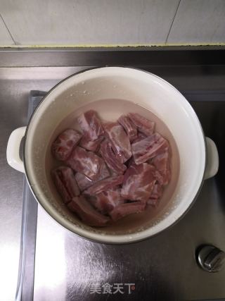 酸菜粉條燉排骨的做法步驟：1