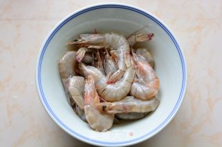 油燜大蝦的做法步驟：1
