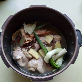 醬大骨的做法步驟：7