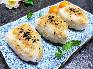 紫菜飯團的做法步驟：13