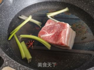 五花肉燉酸菜的做法步驟：2