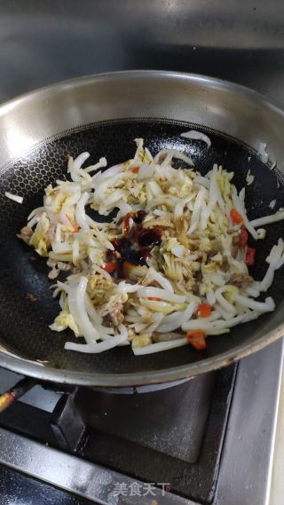 東北酸菜炒粉條的做法步驟：5
