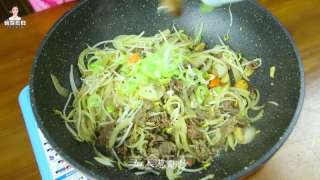 韓式牛肉卷炒豆芽的做法步驟：13