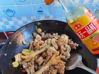 小雞燉蘑菇的做法步驟：20
