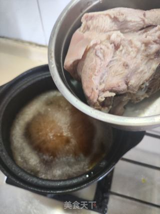 冰糖肘子的做法步驟：3
