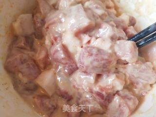 溜肉段的做法步驟：3