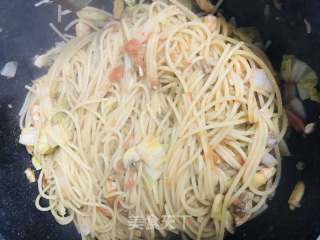 蝦仁牛肉意面的做法步驟：4