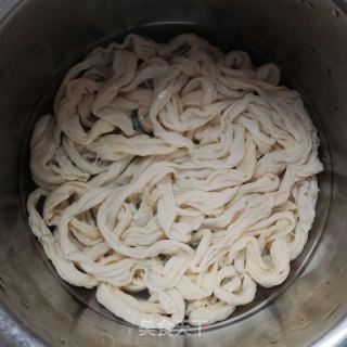 黑胡椒脆皮腸的做法步驟：2