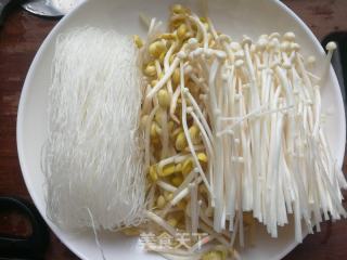 海帶芽泡菜粉絲湯的做法步驟：1