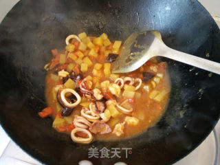 維尼熊咖喱海鮮飯的做法步驟：11