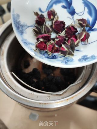 桑葚玫瑰花枸杞茶的做法步驟：5