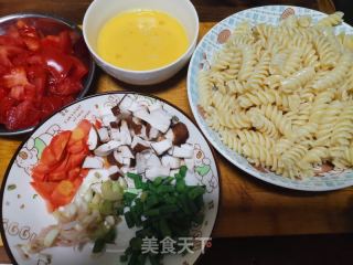 家常意大利螺絲面的做法步驟：1