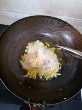 酸菜炒粉的做法步驟：4