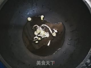辣白菜豆腐湯的做法步驟：2