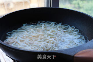 炒烏冬的做法步驟：3