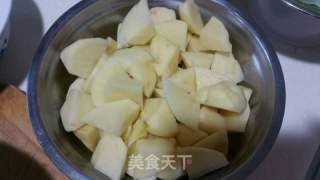 雞膀根燉土豆的做法步驟：1