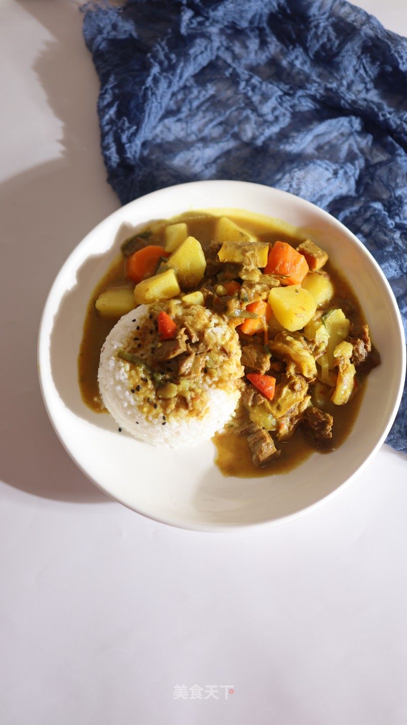 咖喱牛肉燉土豆蓋燒飯的做法