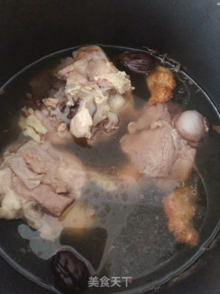 醬大骨的做法步驟：1