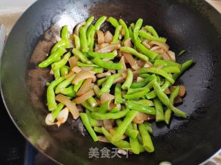 四季豆炒豬皮的做法步驟：11