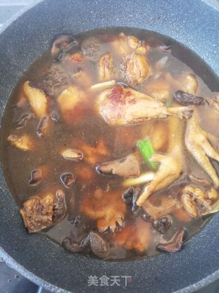 小雞燉蘑菇的做法步驟：10