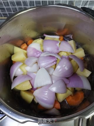 咖喱牛腩飯的做法步驟：1