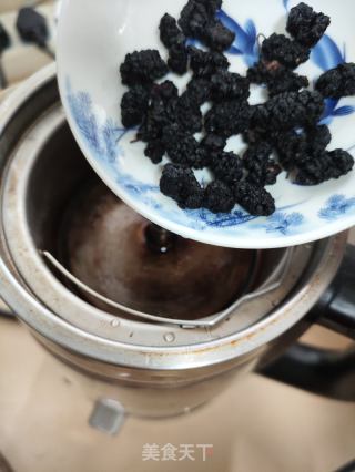 桑葚玫瑰花枸杞茶的做法步驟：4