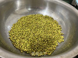 自發(fā)綠豆芽的做法步驟：2