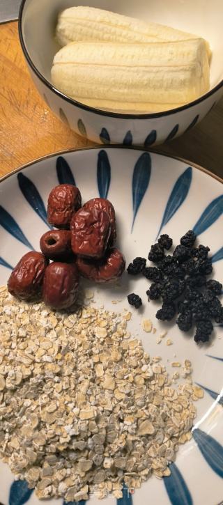 香蕉燕麥米糊的做法步驟：1