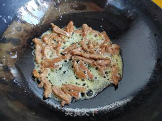 青椒炒牛柳的做法步驟：3